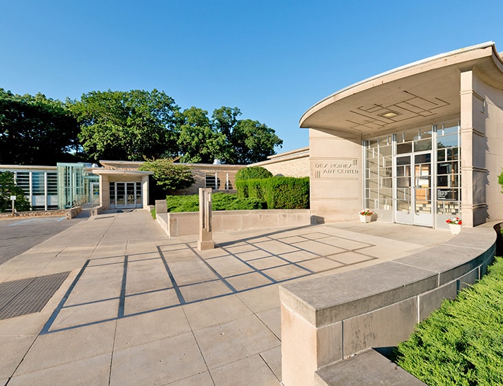 Front entrance of the Des Moines Art Center Eliel Saarinen building on a sunny day