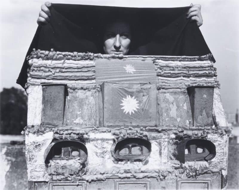Manuel Álvarez Bravo (Mexican, 1902 - 2002) Caja de visiones (Box of Visions), 1931 Gelatin silver print Des Moines Art Center Permanent Collections; Purchased with funds from Craig and Kimberly Shadur, 2024.11